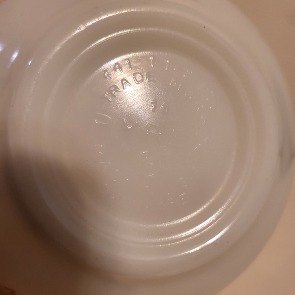 1 1/2 PT Cinderella Gooseberry Pink pattern Pyrex bowl - Picture 8 of 9